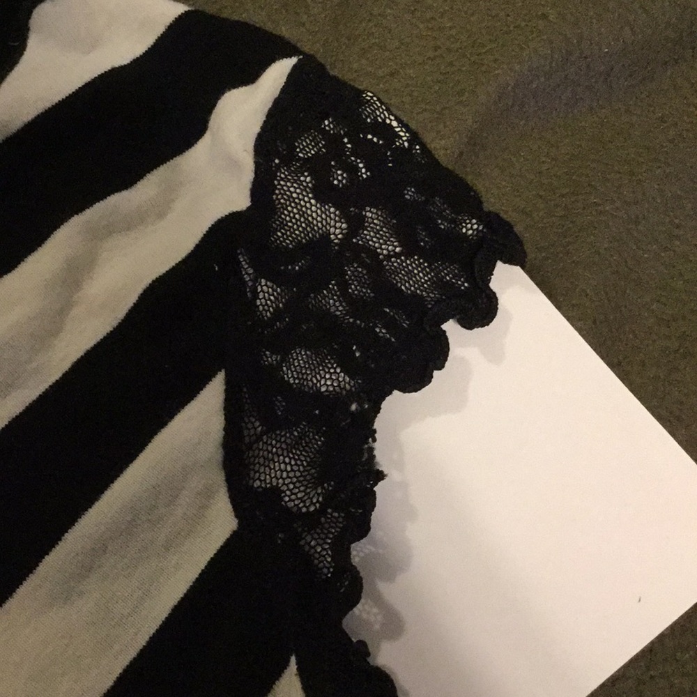 Black and White striped long crop top shirt - Picture 3 of 7